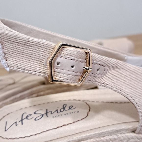 Life Stride Sandals Women's 8W Beige Canvas Fabric Wedge Heel NWOT - Picture 8 of 14